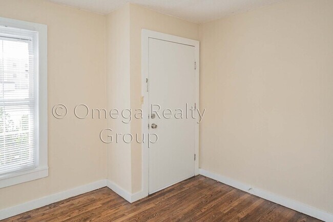 Building Photo - 517 20th St S