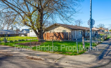 Building Photo - 1718 Grand Ave