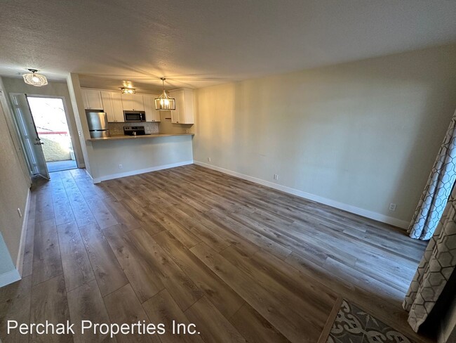 Building Photo - 2 br, 1.5 bath House - 1391 Monument Blvd #14