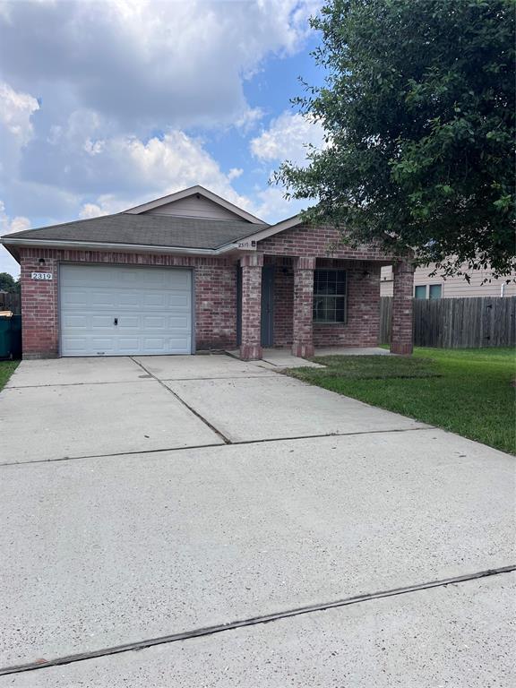 Foto principal - 2319 Shady Tree Ln