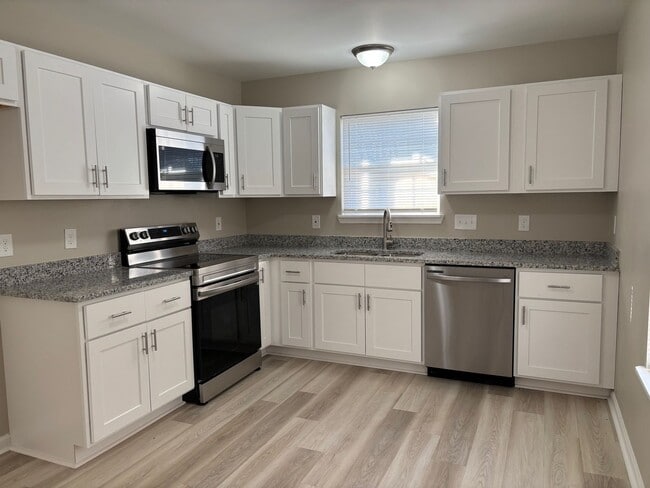 Building Photo - NEWLY RENOVATED 3 BED, 2 BATH HOME IN HIGH POINT!