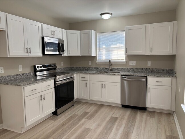 Foto del edificio - NEWLY RENOVATED 3 BED, 2 BATH HOME IN HIGH POINT!