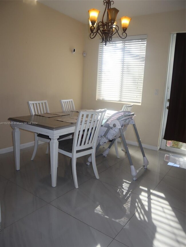 Foto del edificio - 21401 NW 13th Ct