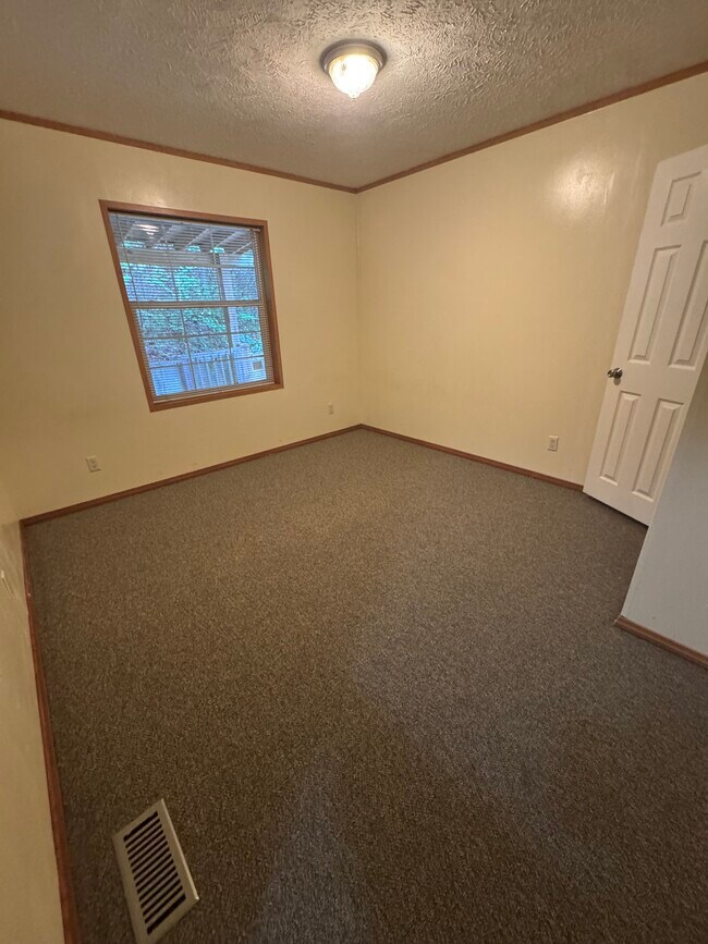 Building Photo - 625 Gunters Hill Rd