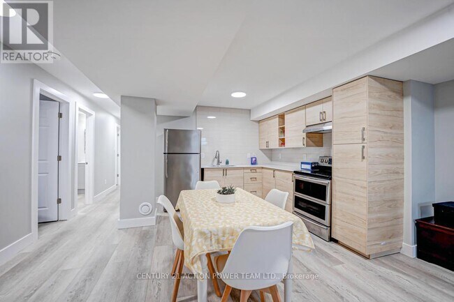 Building Photo - 1149 Parisien St