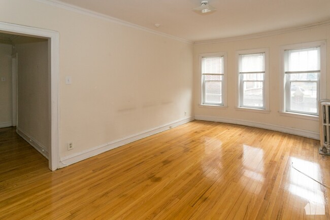 Building Photo - 5200 N Damen Ave