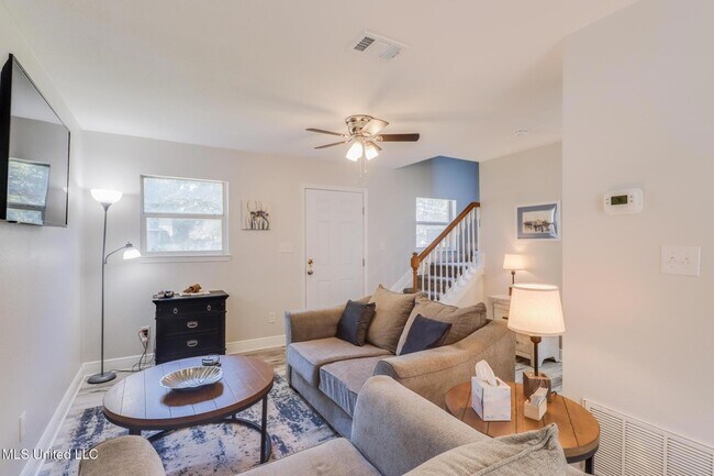 Foto del edificio - 229 Milray Ln