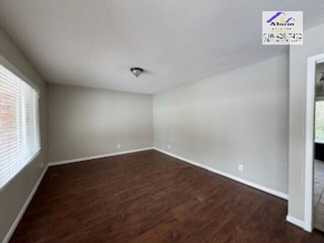 Foto del edificio - 4451 Ruby Rd