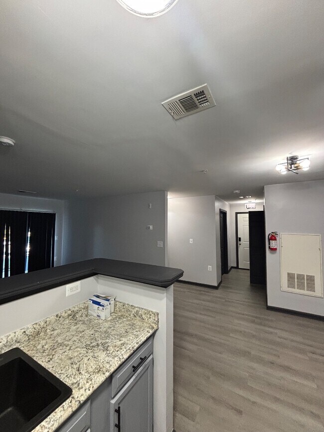 Building Photo - 8961 Town Center Cir