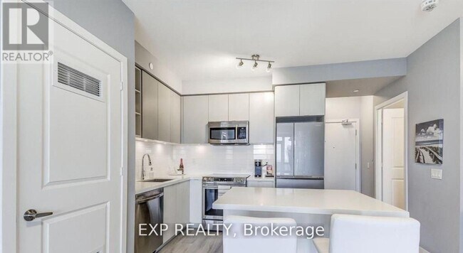 Building Photo - 4699-4699 Glen Erin Dr