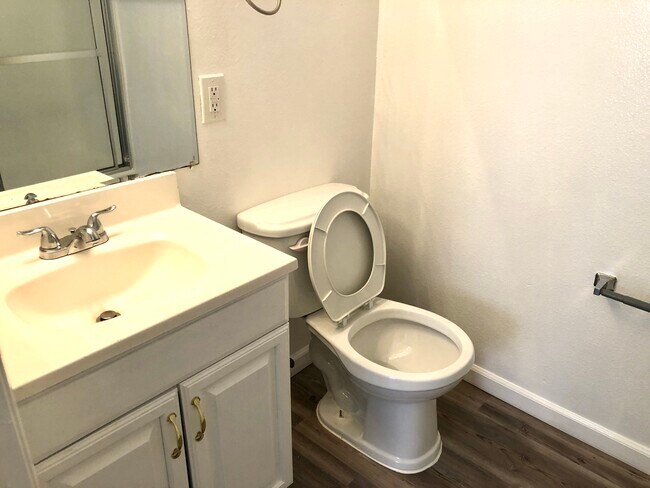 Foto del edificio - 21826 Saticoy St