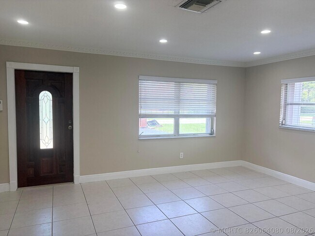 Foto del edificio - 7302 Westwood Dr
