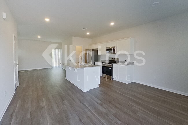 Building Photo - 2119 Banyon Cir