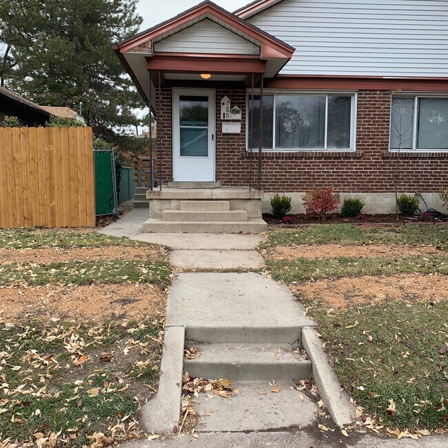 Building Photo - 755 E Ramona Ave
