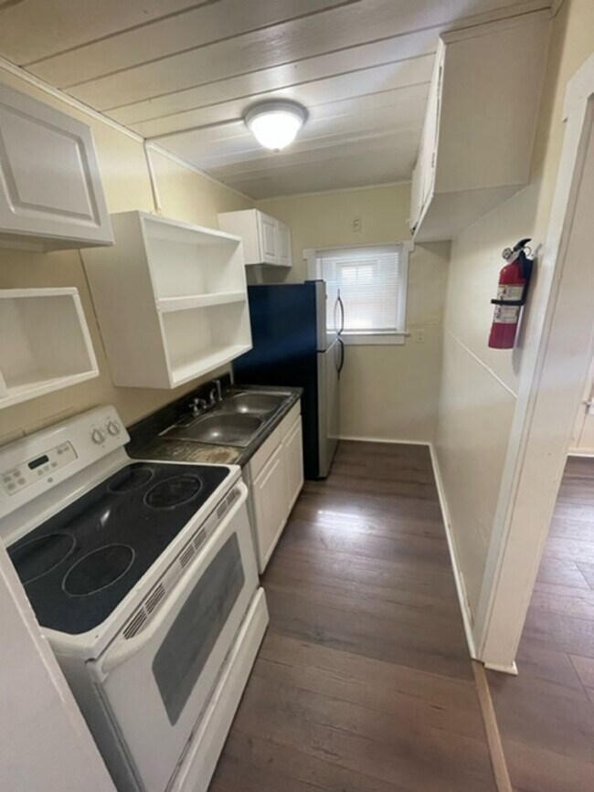 Foto del edificio - Move in Special half off first months rent...