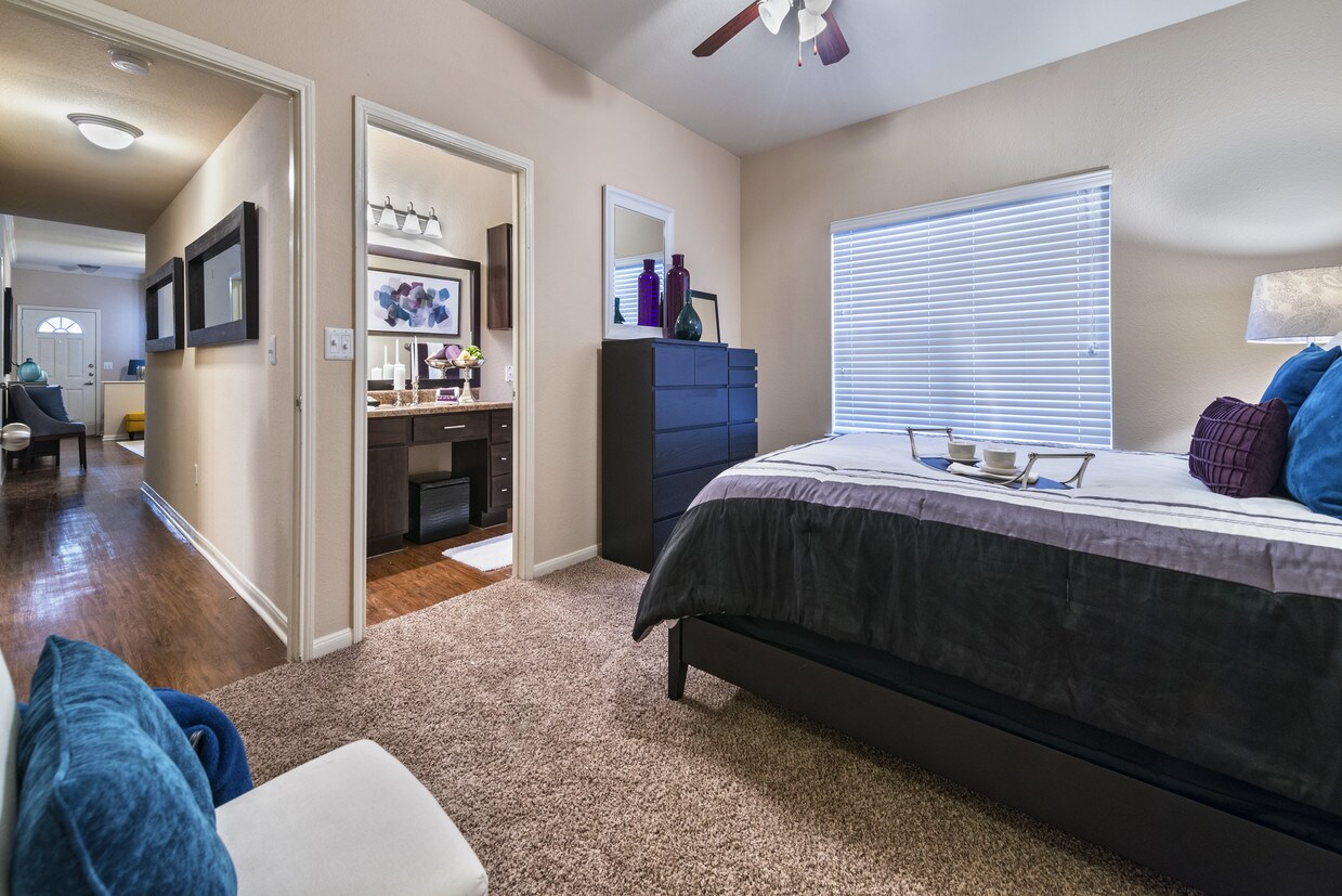 The Retreat At Steeplechase Apartments Houston Tx Apartments Com