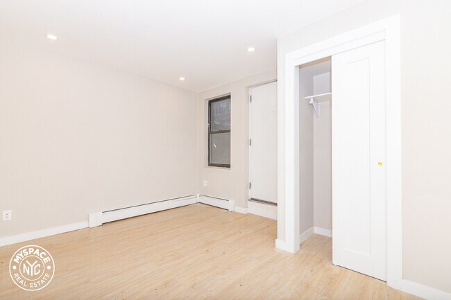 Building Photo - 879 Dekalb Ave