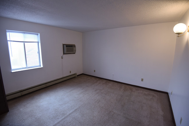 Building Photo - 107 W Lawrence Ave