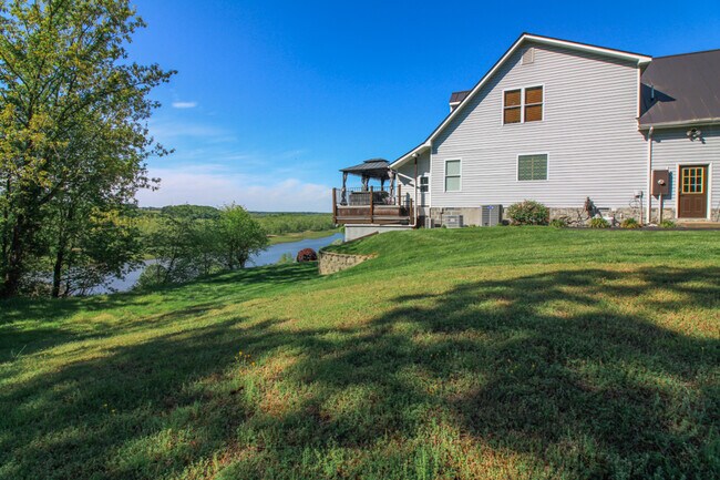 Foto del edificio - 511 Riverview Ct