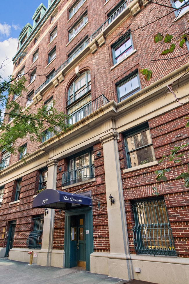 Building Photo - 140 W 71st St