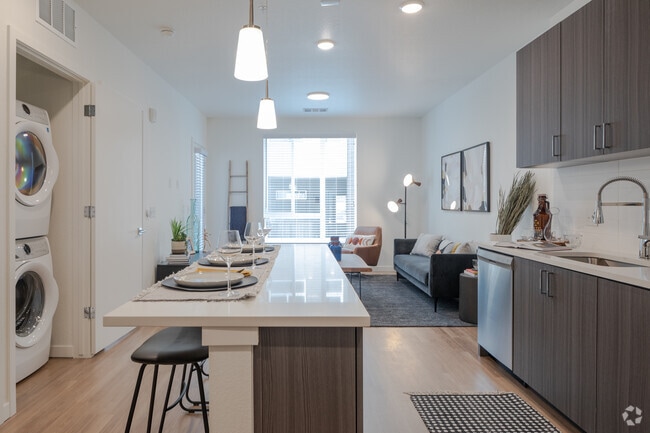 2BR, 2BA - 1,001SF - Legacy at Fitz