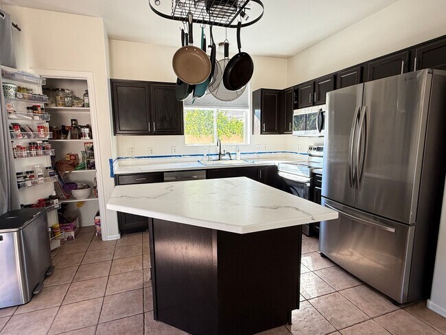 Foto del edificio - The Gardens 5 Bedroom CORNER LOT House ALL APPLIANCES INCLUDED