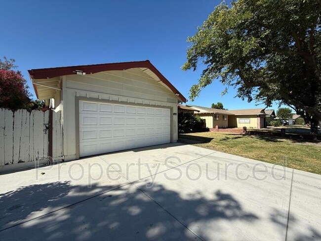 Building Photo - 320 E Granada Way