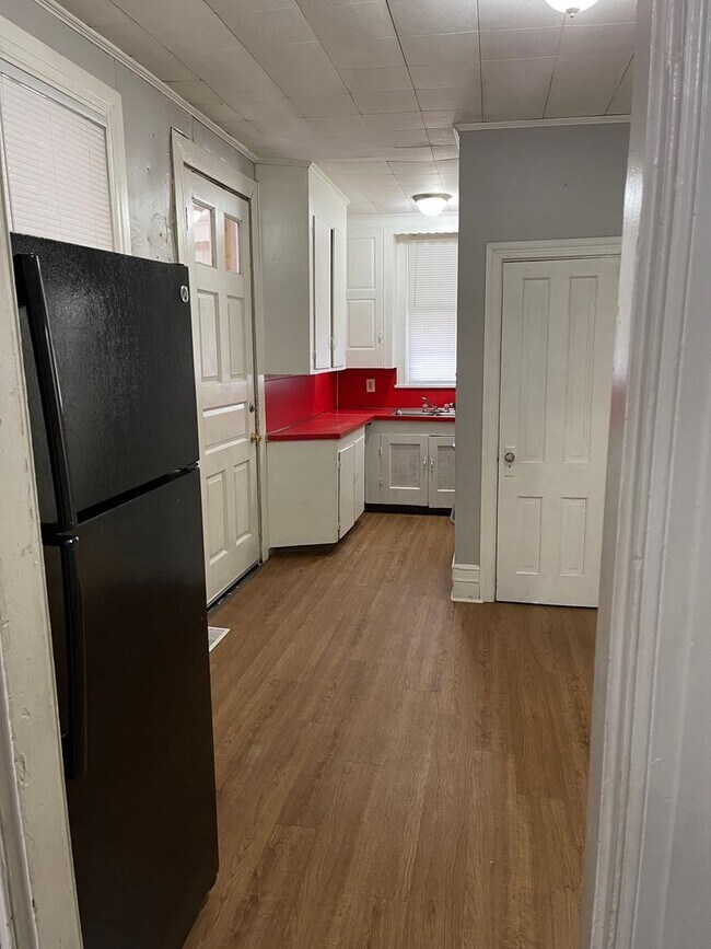 Building Photo - 1st floor apartment