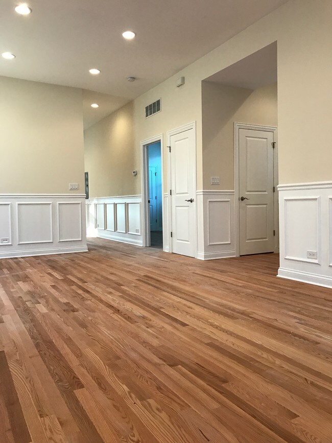 Foto del edificio - 3322 N Troy St