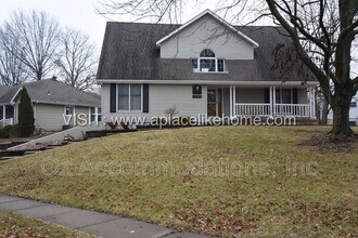 Building Photo - 1140 SW Huntington Rd