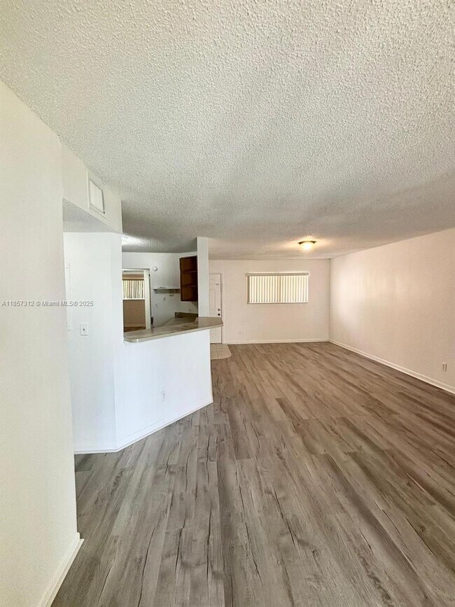 Foto del edificio - 3469 NW 44th St