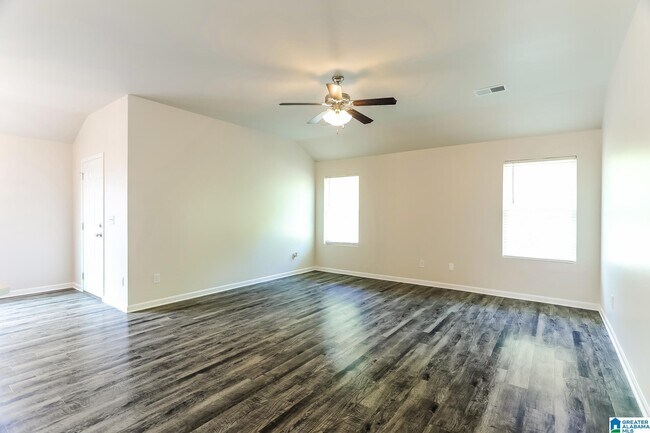 Foto del edificio - 281 Hillcrest Dr