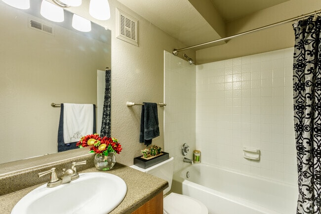 1HAB, 1BA - The Overlook - Glen at the Park