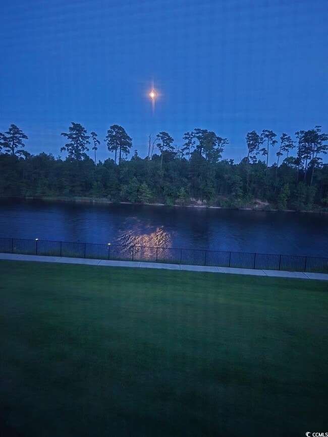 Foto del edificio - 619 Waterway Village Blvd