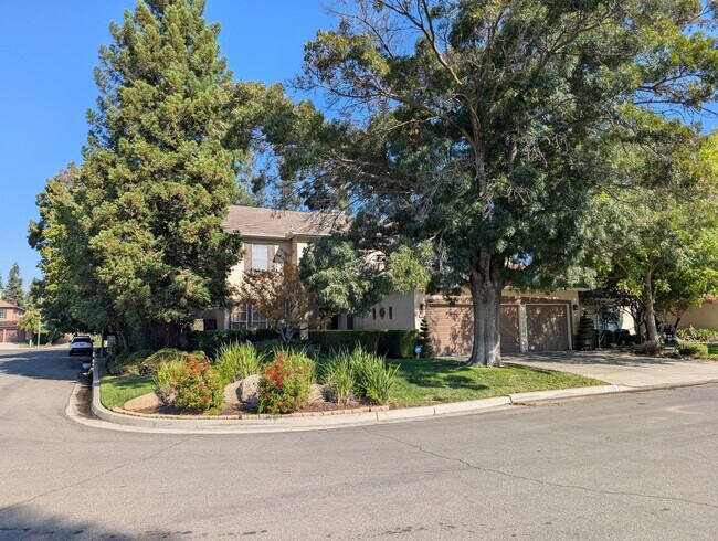 Foto del edificio - Nice and modern home with upgraded amenities, a wonderful floor plan, master suite, nice backyard...