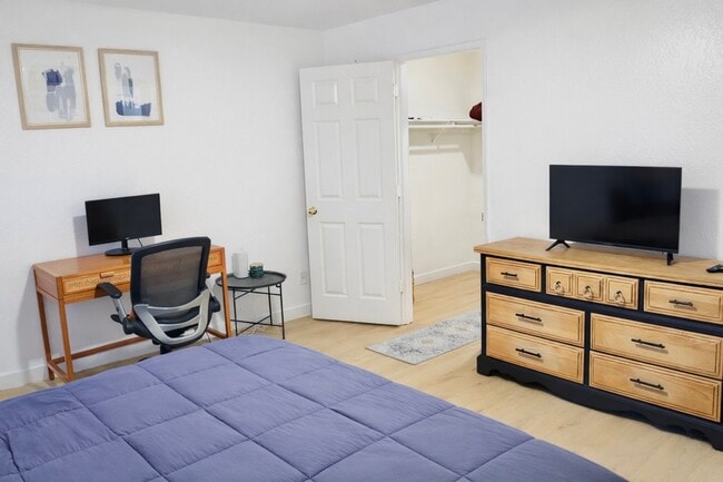 Building Photo - 5054 S Rainbow Blvd