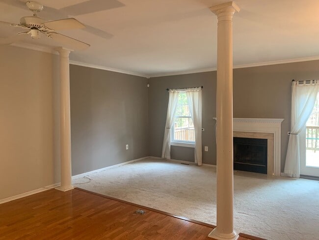 Building Photo - Coming Soon - Lovely Three Level Updated Townhouse!