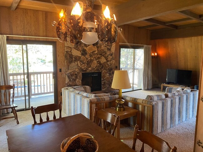 Building Photo - 4087 Sunrise Ln