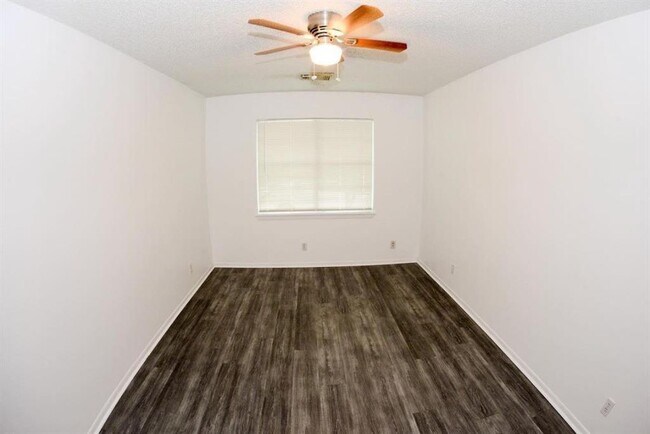 Foto del edificio - 4510 Pecan Park Cir