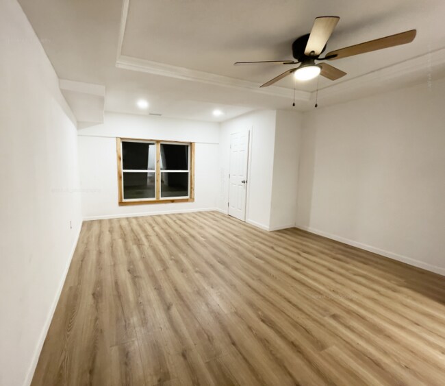 Building Photo - 1051 Dubois St