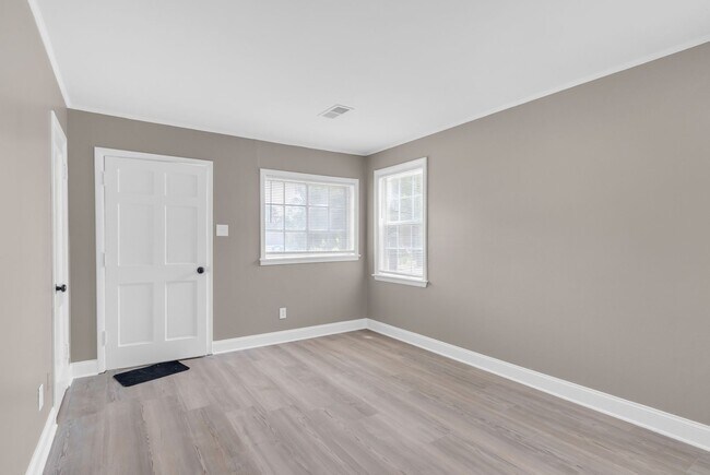 Foto del edificio - Charming 3 bedroom 1 bath home - OPEN TO S...