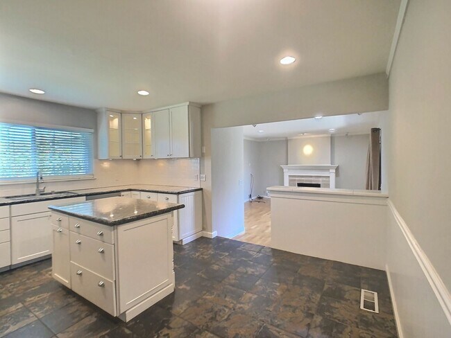 Foto del edificio - Spacious 4 Bed/ 2 Bath House in the Quiet ...