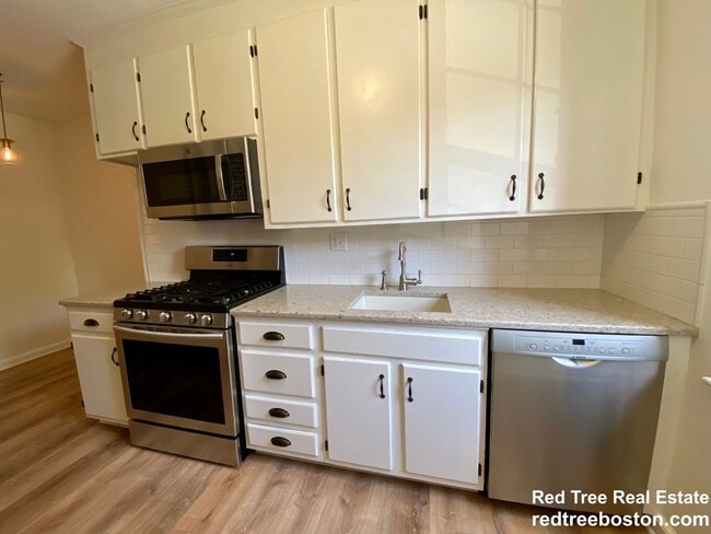 Building Photo - 327 Tappan St