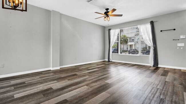 Building Photo - Charming Townhome in Serene Country Chase ...
