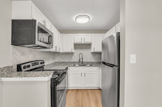 Building Photo - The Oaklyn