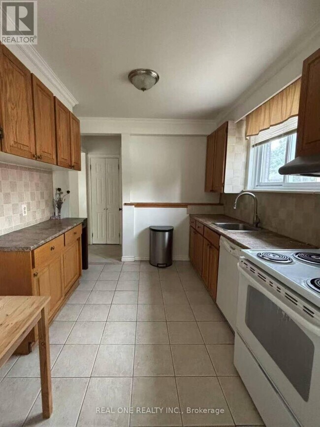 Building Photo - 349 Browndale Crescent