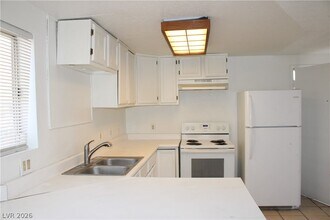 Building Photo - 1212 E Phillips Ave