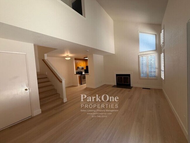 Foto del edificio - Two Bedroom Town House Walking Distance to Downtown Lafayette