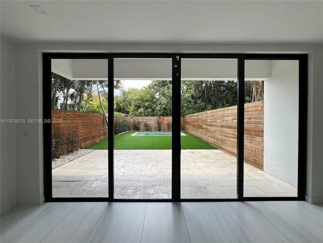 Foto del edificio - 2321 SW 16th Ct