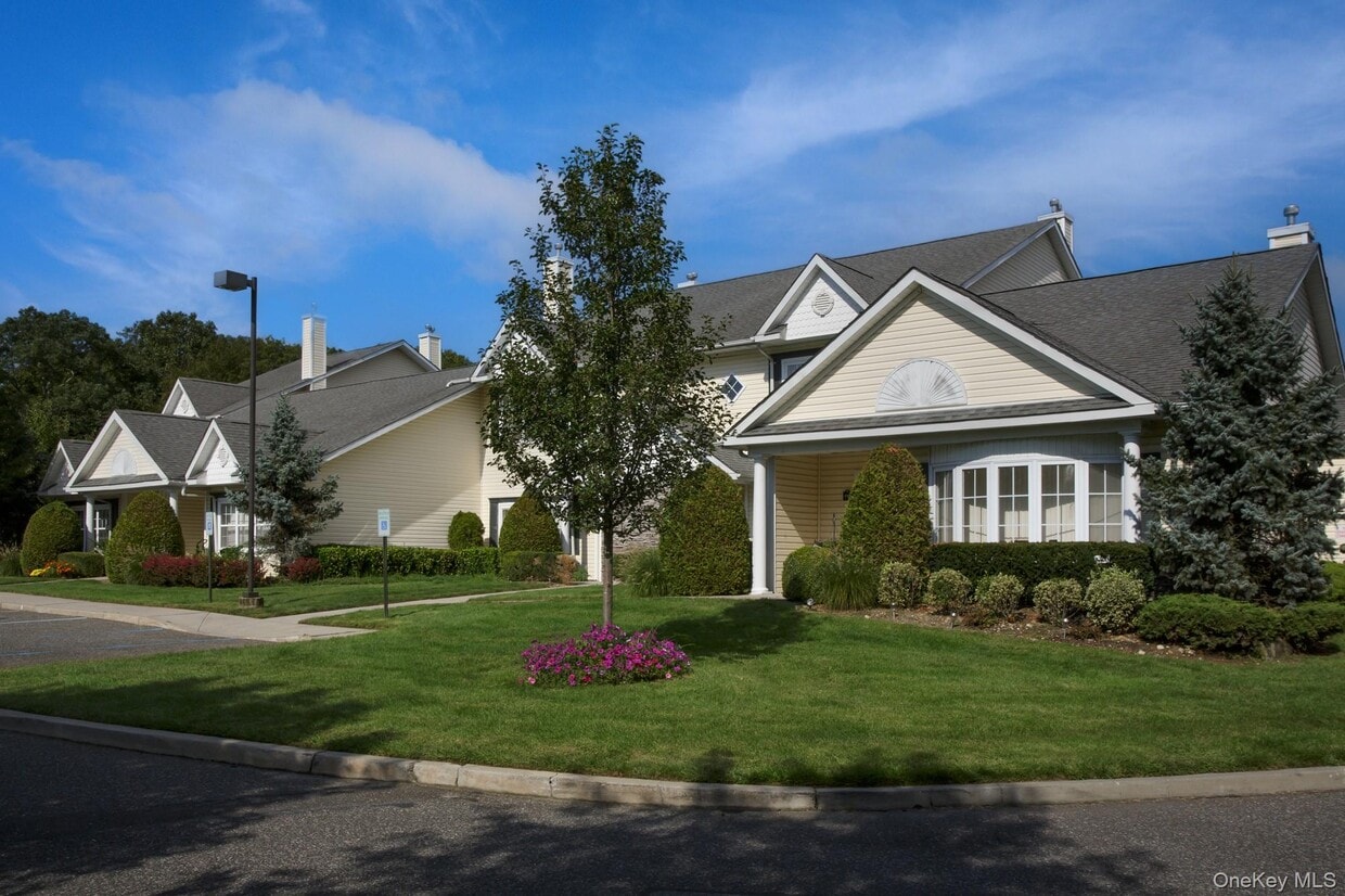 Primary Photo - 201 Centre Ct